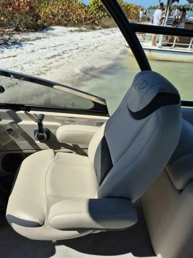 Slide: The Image of Avalon 2785 Catalina QL 2017 - 5955100