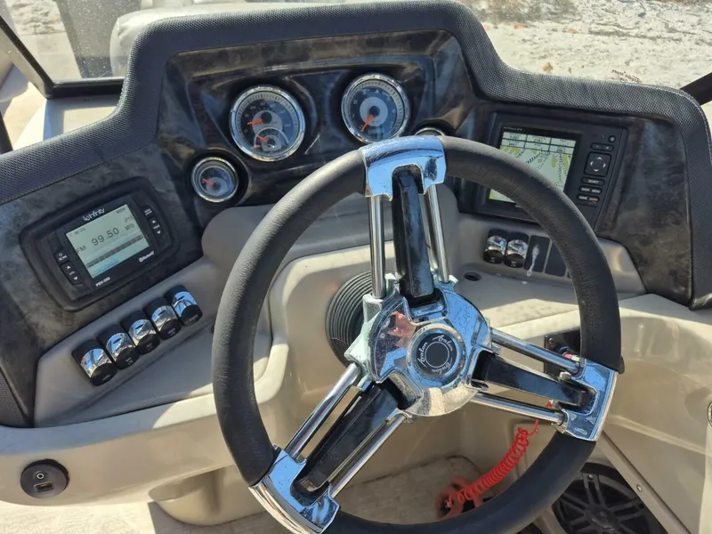 Slide: The Image of Avalon 2785 Catalina QL 2017 - 5955101