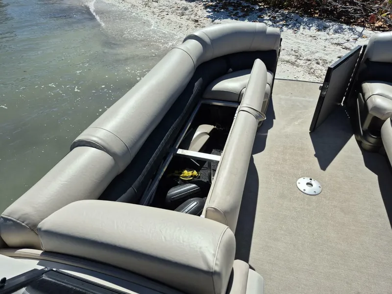 Slide: The Image of Avalon 2785 Catalina QL 2017 - 5955102