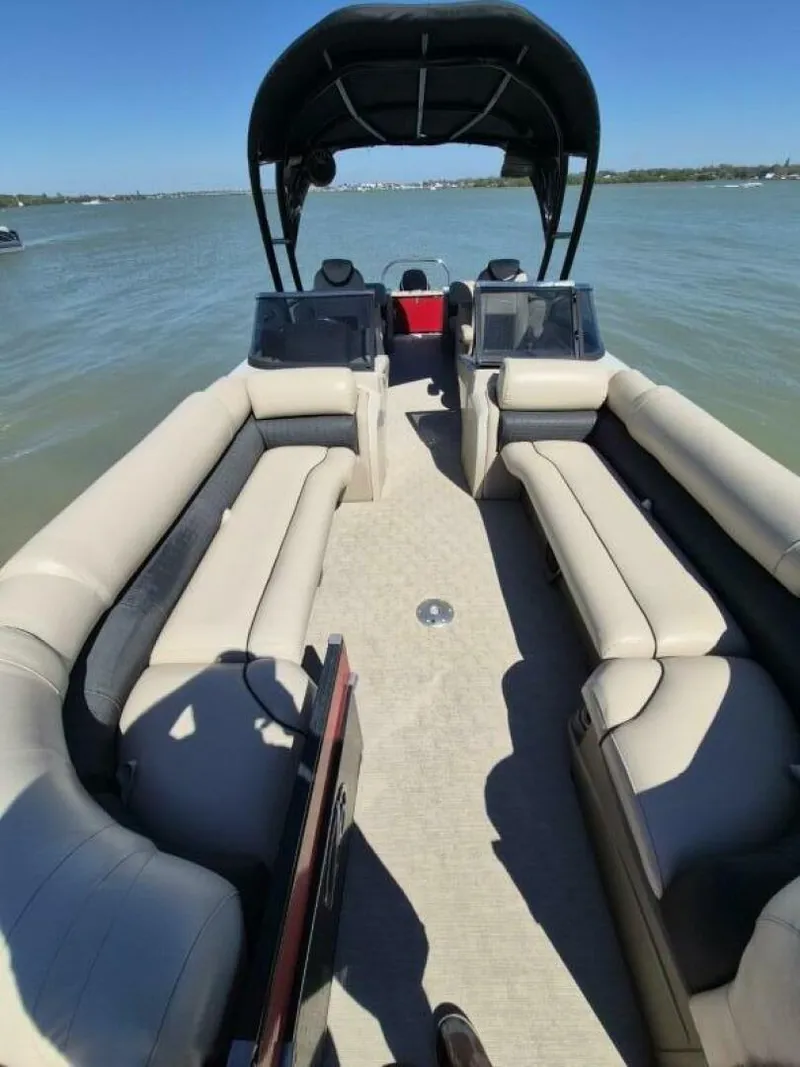 Slide: The Image of Avalon 2785 Catalina QL 2017 - 5955084