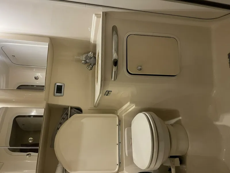 Slide: The Image of Sea Ray 410 Express Cruiser 2003 - 5949022