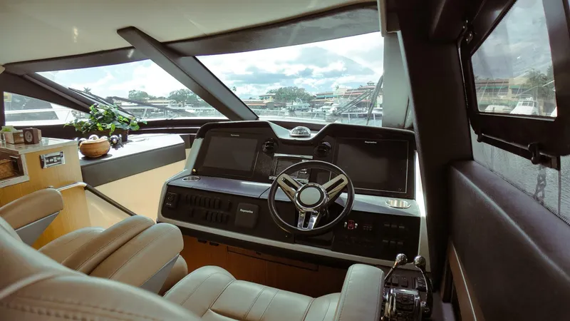 Slide: The Image of Sea Ray L590 Fly 2016 - 5975610