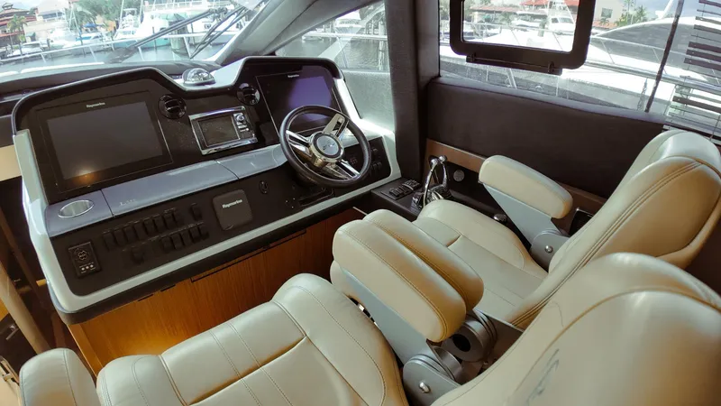 Slide: The Image of Sea Ray L590 Fly 2016 - 5975612