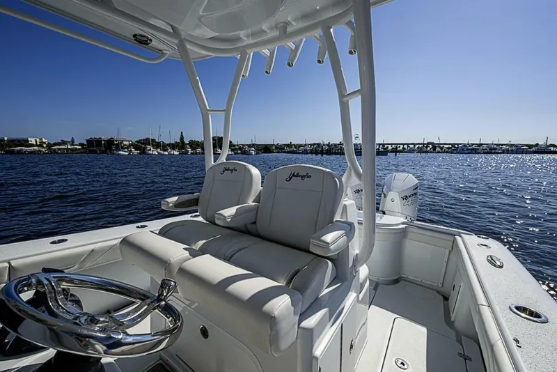 Slide: The Image of Yellowfin 32 Offshore 2021 - 5949095