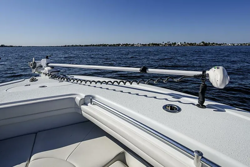 Slide: The Image of Yellowfin 32 Offshore 2021 - 5949083