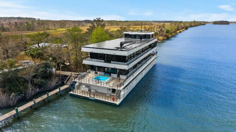 Slide: The Image of Breaux Brothers 120 GLV 2025 - 5990254