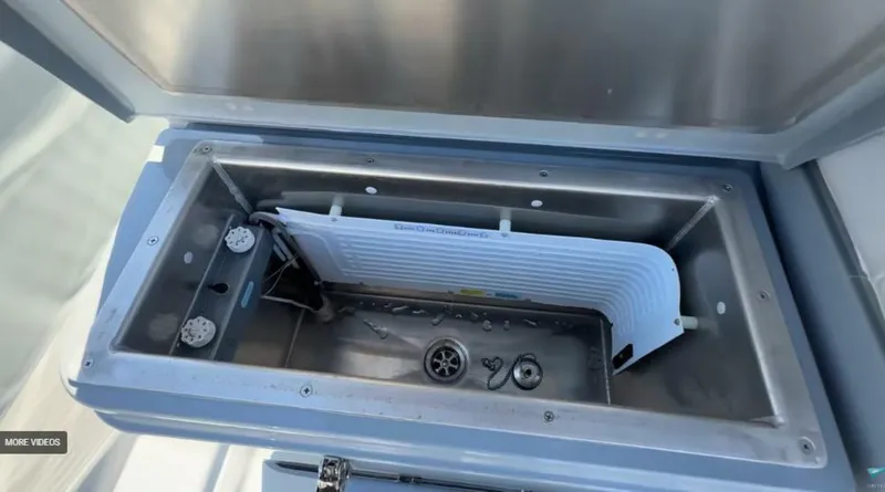 Slide: The Image of Targa 37 Flybridge 2025 - 5950668