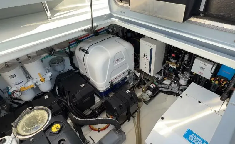 Slide: The Image of Targa 37 Flybridge 2025 - 5950851