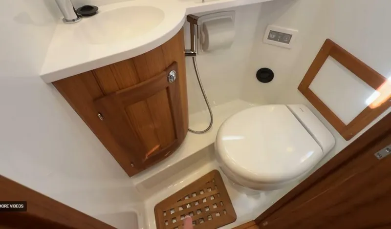 Slide: The Image of Targa 37 Flybridge 2025 - 5950644