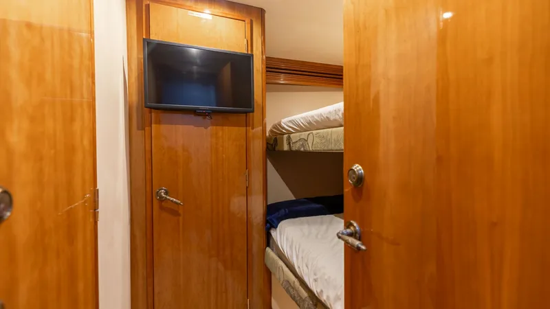 Slide: The Image of 2007 Hatteras 68 Convertible- KEMOSABE- Port Guest Stateroom - 7514539