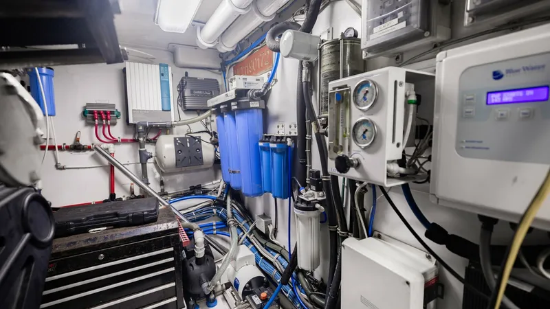 Slide: The Image of 2007 Hatteras 68 Convertible- KEMOSABE- Engine Room - 7514557