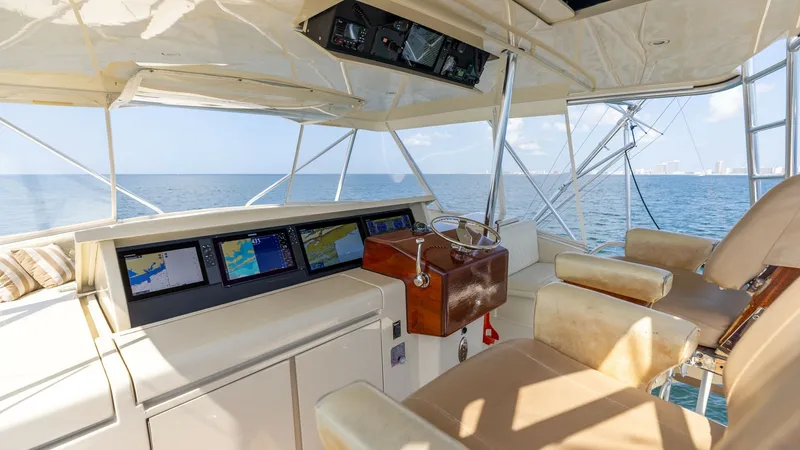 Slide: The Image of 2007 Hatteras 68 Convertible- KEMOSABE- Helm - 7514541