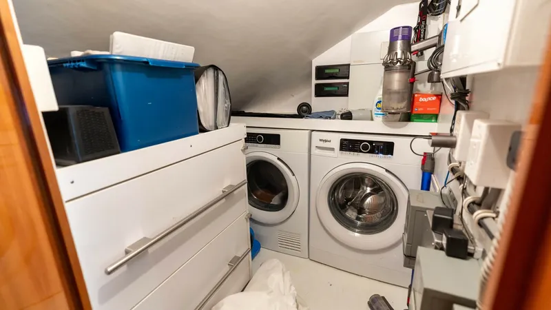 Slide: The Image of 2007 Hatteras 68 Convertible- KEMOSABE- Laundry - 7514553