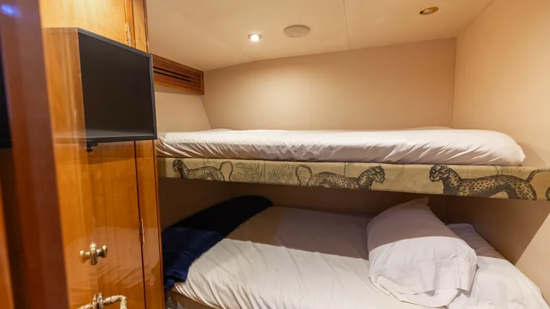 Slide: The Image of 2007 Hatteras 68 Convertible- KEMOSABE- Port Guest Stateroom - 7514538