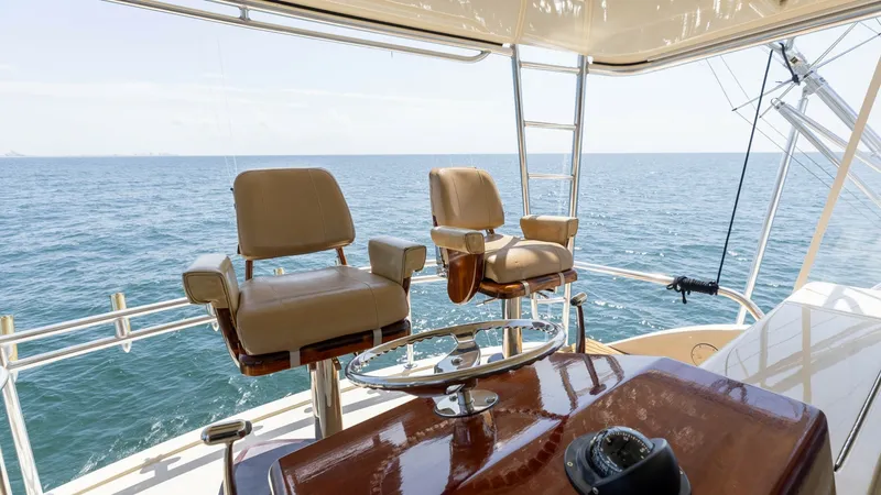 Slide: The Image of 2007 Hatteras 68 Convertible- KEMOSABE- Helm - 7514542