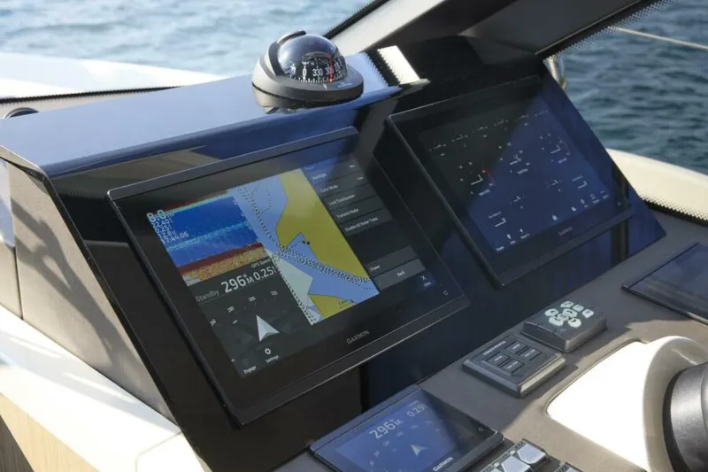 Slide: The Image of 2027 F4.3 Prestige Helm - 5951106