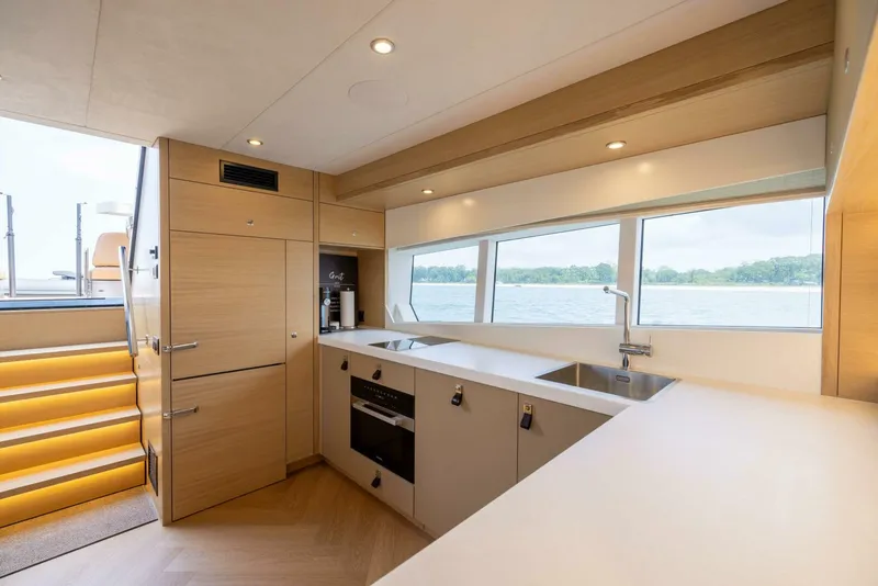 Slide: The Image of Steeler Bronson 67 Beachclub 2025 - 5951798