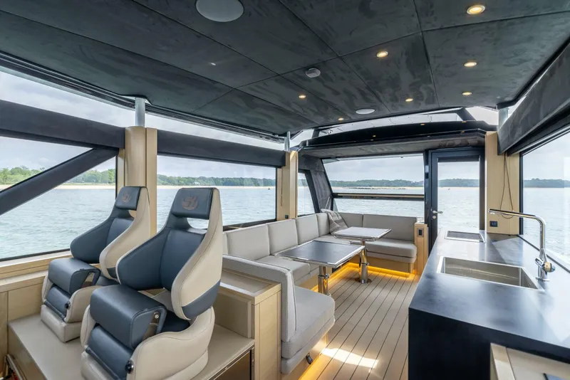 Slide: The Image of Steeler Bronson 67 Beachclub 2025 - 5951833