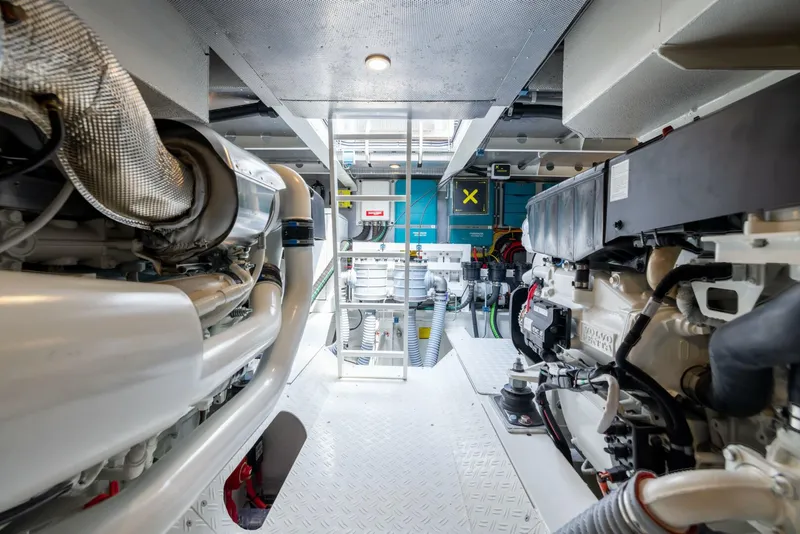 Slide: The Image of Steeler Bronson 67 Beachclub 2025 - 5951842