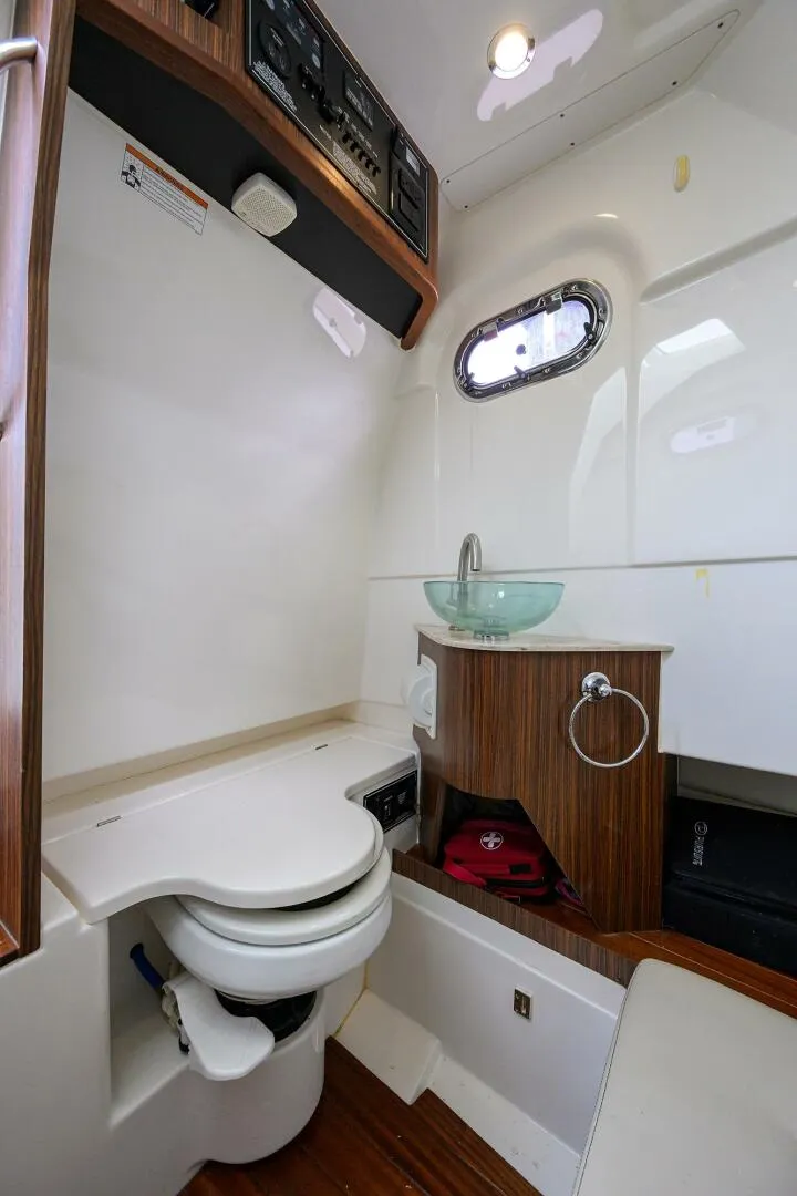 Slide: The Image of Pursuit 32 - HEad 2019 Pursuit S 328 Center Console - 5952036