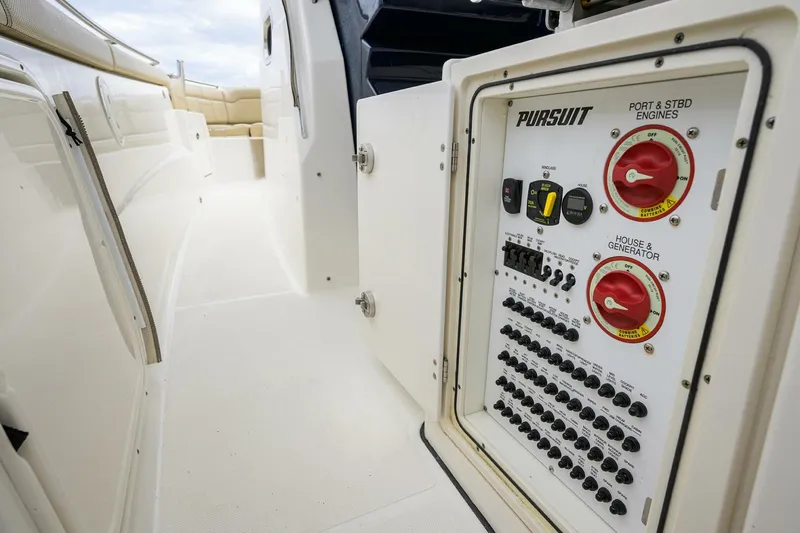 Slide: The Image of Pursuit 32 - Battery Controls 2019 Pursuit S 328 Center Console - 5952063