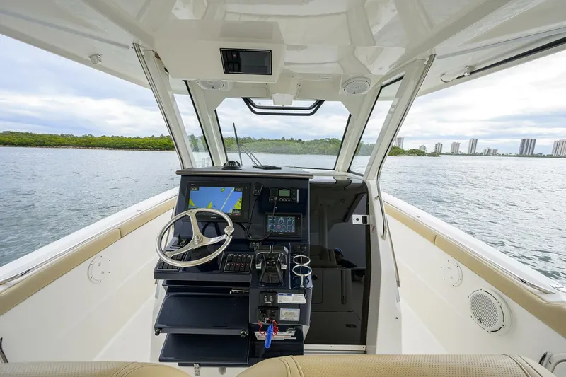 Slide: The Image of Pursuit 32 - Helm 2019 Pursuit S 328 Center Console - 5952064