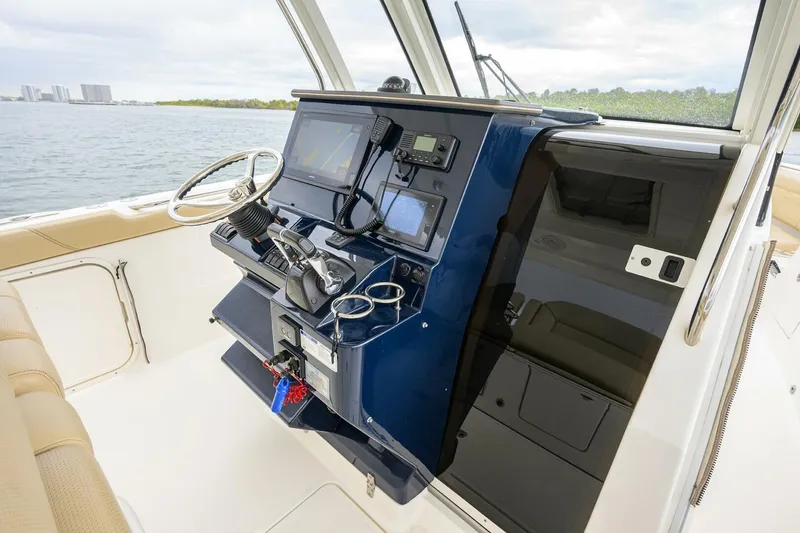 Slide: The Image of Pursuit 32 - Helm 2019 Pursuit S 328 Center Console - 5952066