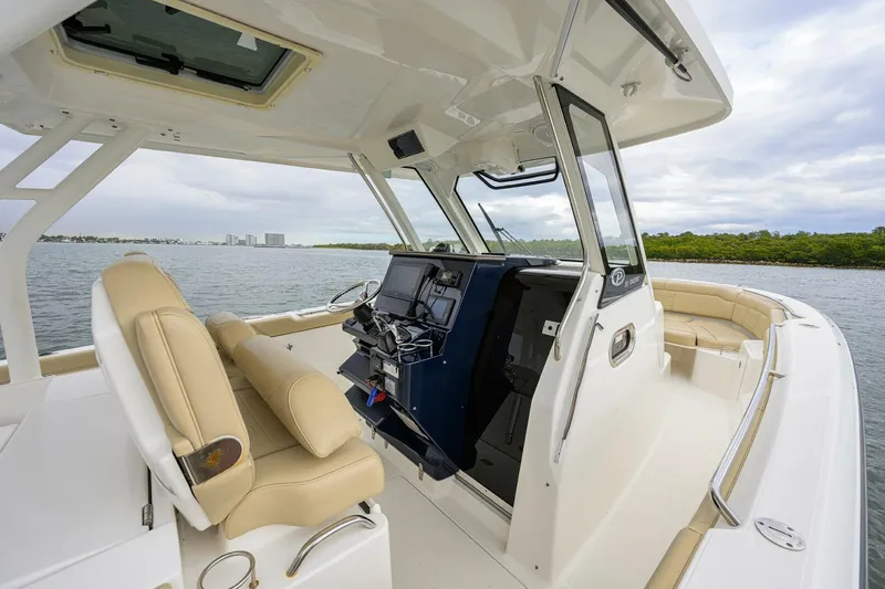 Slide: The Image of Pursuit 32 - Helm 2019 Pursuit S 328 Center Console - 5952067