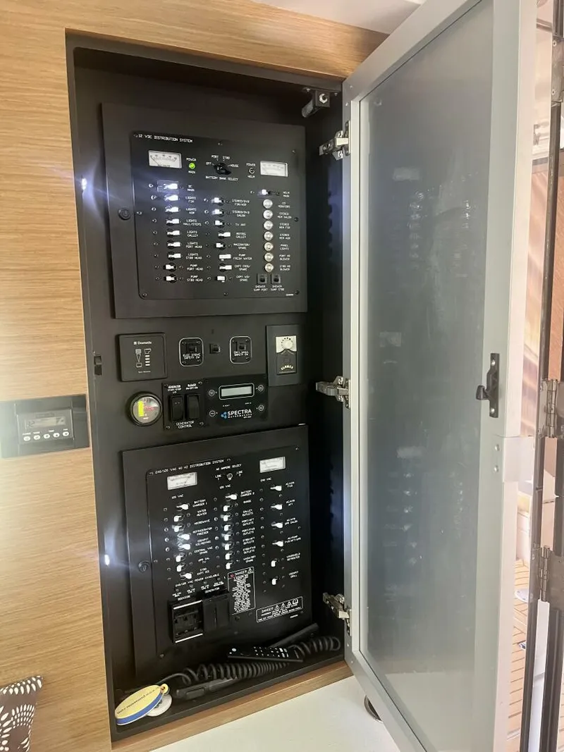 Slide: The Image of Cruisers Yachts 45 Cantius 2016 - 5952157