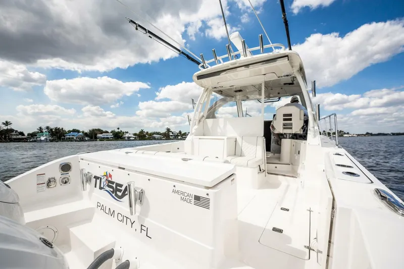 Slide: The Image of Pursuit 325 Offshore 2024 - 5952191