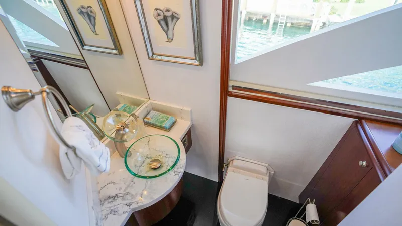 Slide: The Image of Lazzara 80 SL 2004 - 5952403