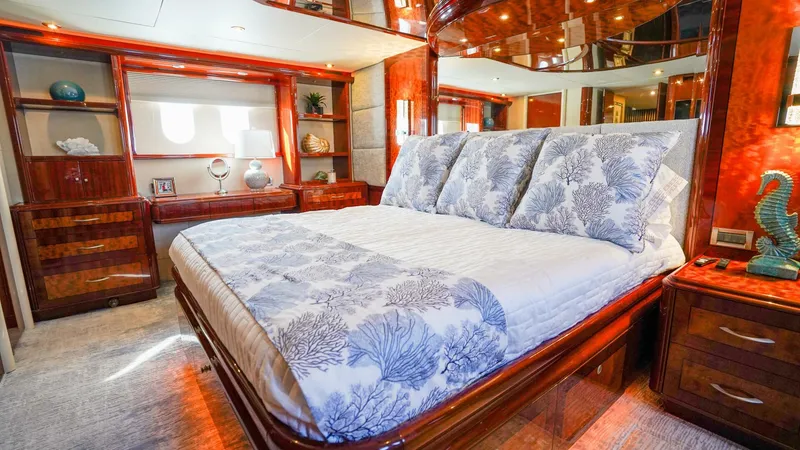 Slide: The Image of Lazzara 80 SL 2004 - 5952410