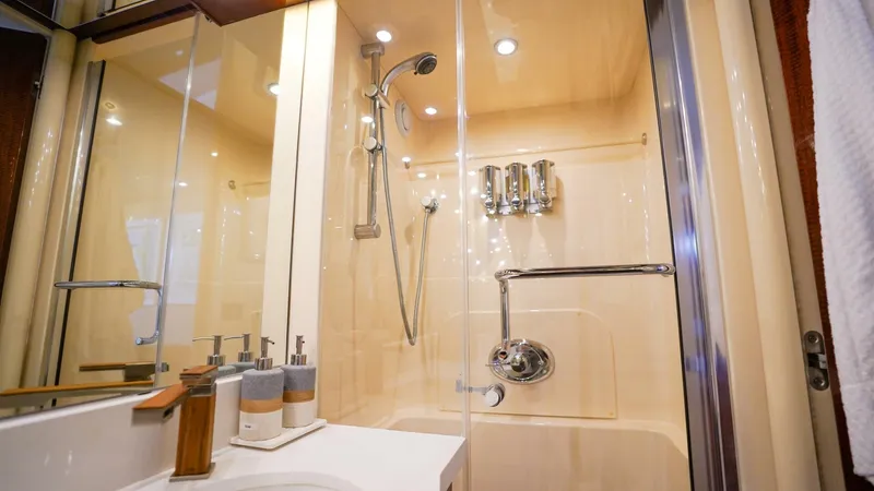 Slide: The Image of Lazzara 80 SL 2004 - 5952418