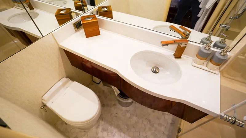 Slide: The Image of Lazzara 80 SL 2004 - 5952419