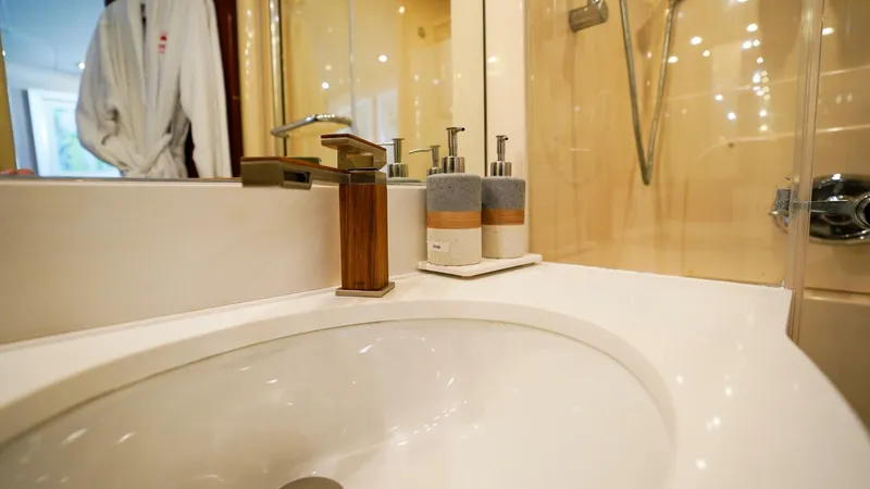 Slide: The Image of Lazzara 80 SL 2004 - 5952420