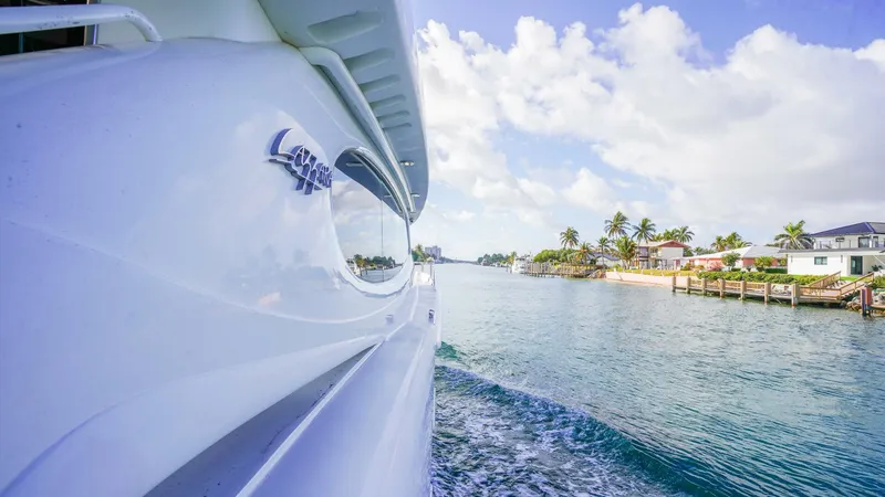 Slide: The Image of Lazzara Yachts 80 SL 2004 - 5952385