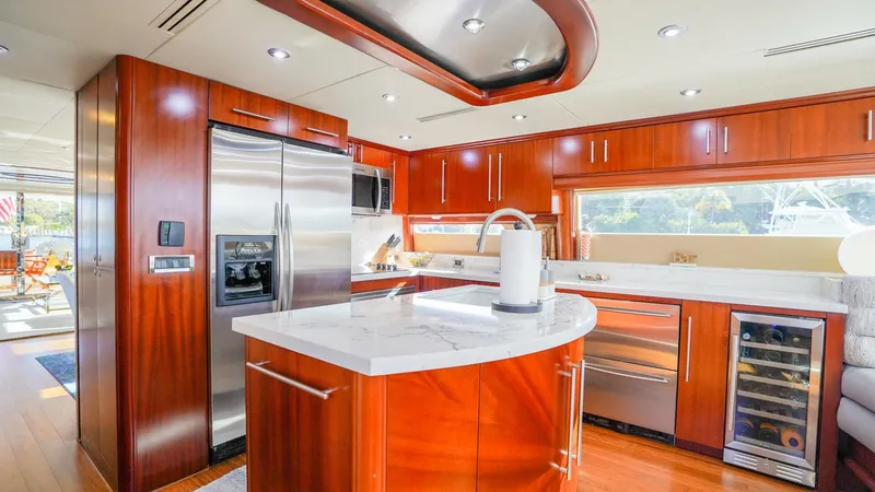 Slide: The Image of Lazzara Yachts 80 SL 2004 - 5952398