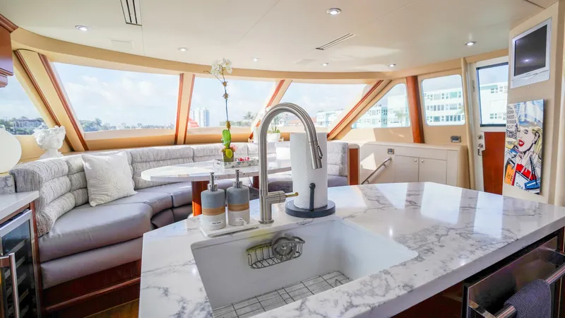 Slide: The Image of Lazzara Yachts 80 SL 2004 - 5952400