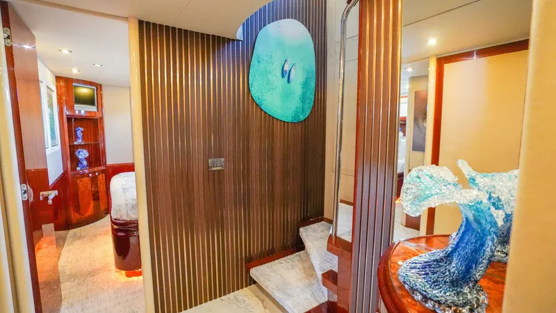 Slide: The Image of Lazzara Yachts 80 SL 2004 - 5952408