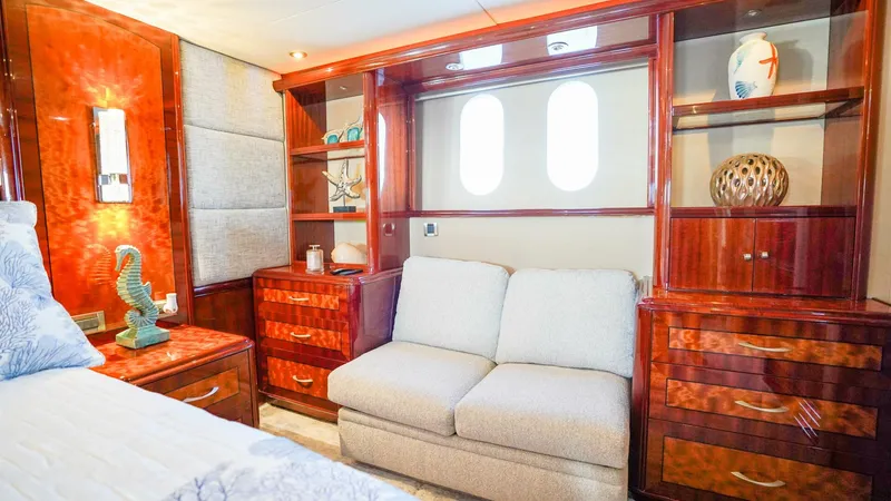 Slide: The Image of Lazzara Yachts 80 SL 2004 - 5952411