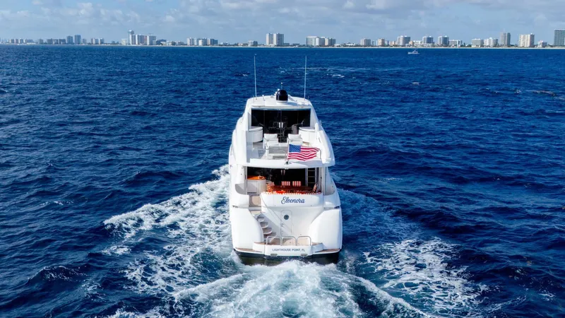 Slide: The Image of Lazzara Yachts 80 SL 2004 - 5952373