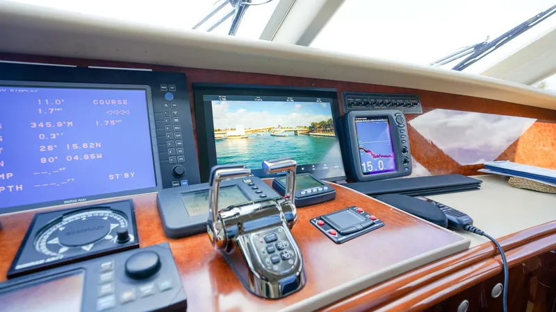 Slide: The Image of Lazzara Yachts 80 SL 2004 - 5952436