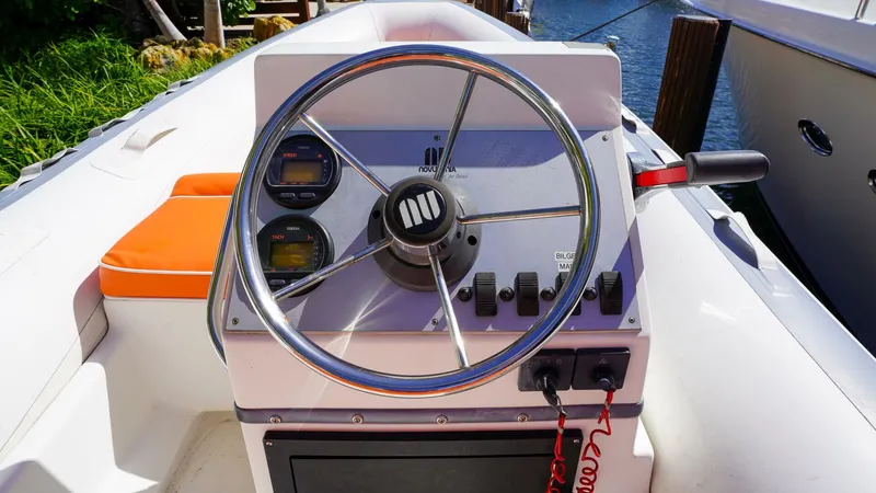 Slide: The Image of Lazzara Yachts 80 SL 2004 - 5952442