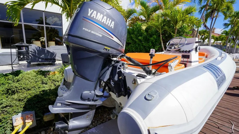 Slide: The Image of Lazzara Yachts 80 SL 2004 - 5952443