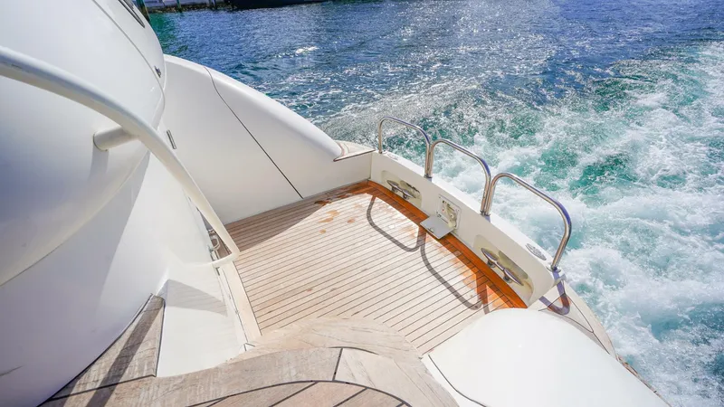 Slide: The Image of Lazzara Yachts 80 SL 2004 - 5952378