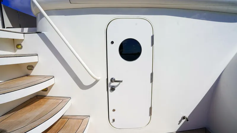 Slide: The Image of Lazzara Yachts 80 SL 2004 - 5952379