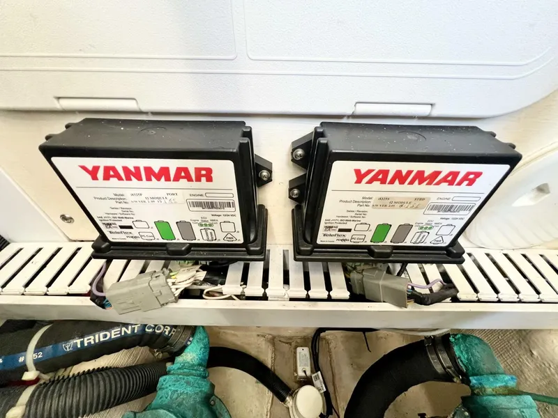 Slide: The Image of Sabre 38 Hard Top Express 2006 - 5952550