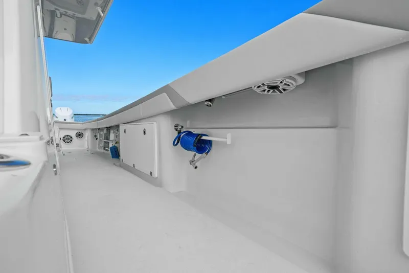 Slide: The Image of Yellowfin 39 Offshore 2023 - 5953509