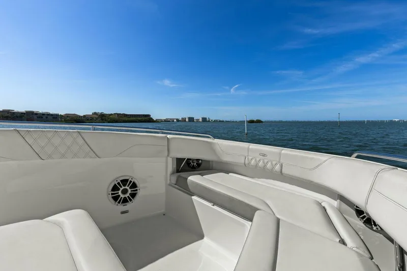 Slide: The Image of Regal 33 SAV 2020 - 5953907