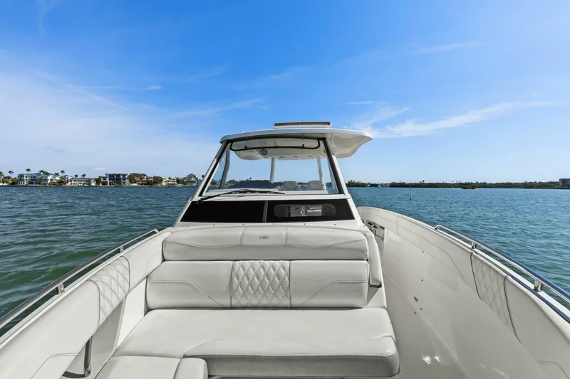 Slide: The Image of Regal 33 SAV 2020 - 5953911